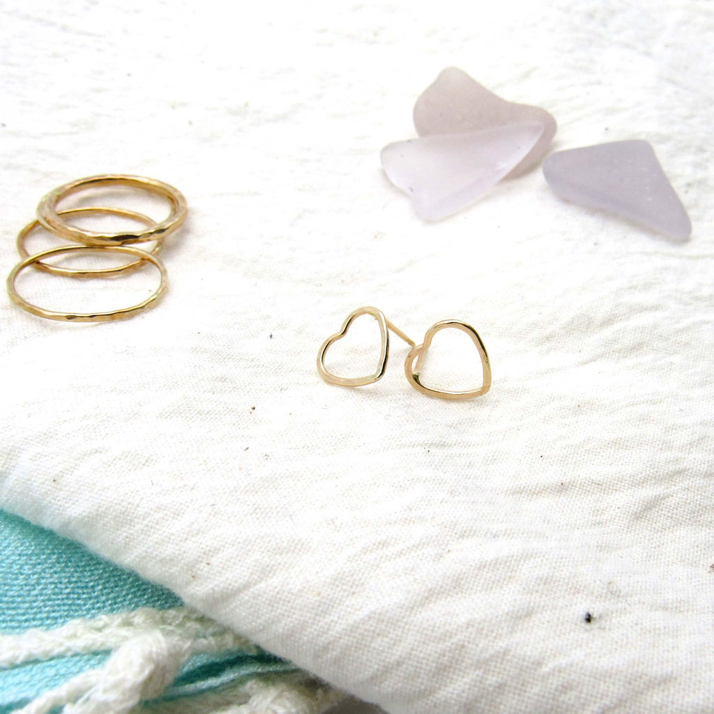 Dainty Heart | Gold Earrings
