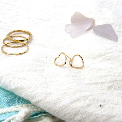 Dainty Heart | Gold Earrings